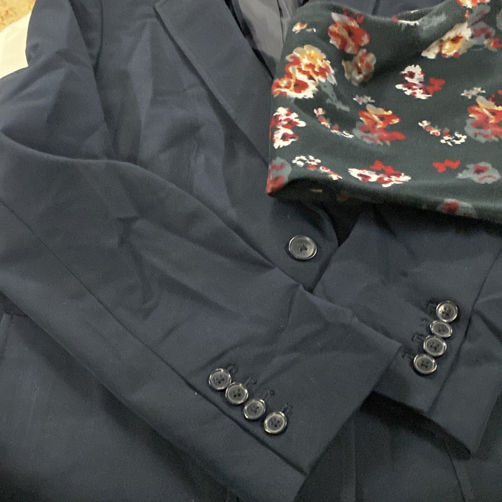 navy jacket.🧥 - Picture 2 of 2